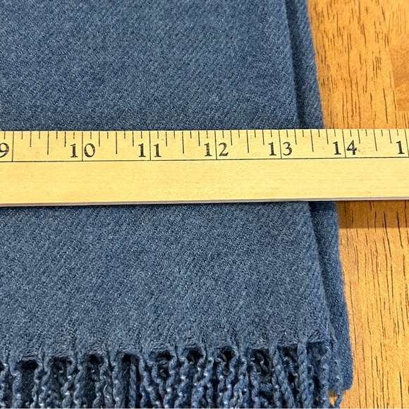 NWOT Very Soft Acrylic Blue Winter Scarf - Picture 3 of 4
